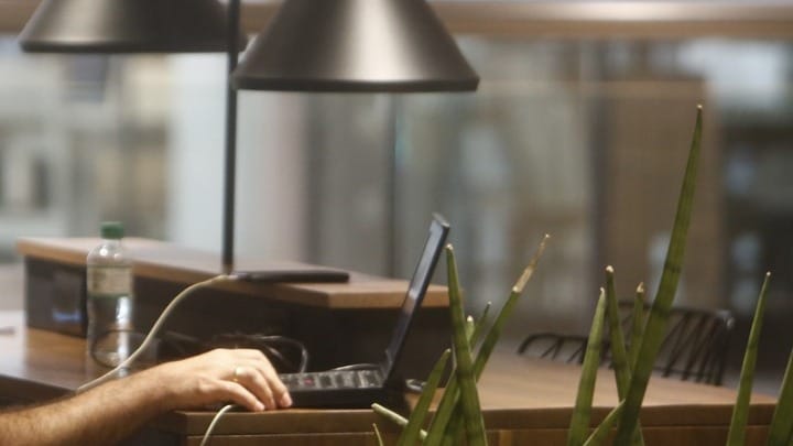 Από τον φωτισμό έως την ακουστική και το well-being - H επιστήμη πίσω από το γραφείο στους συνεργατικούς χώρους εργασίας