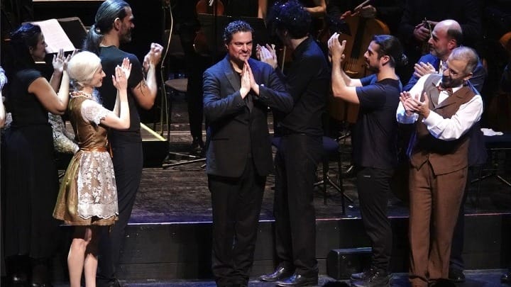 Ο Γ. Πέτρου απογείωσε το «Candide» του Bernstein στο κατάμεστο Μέγαρο Μουσικής