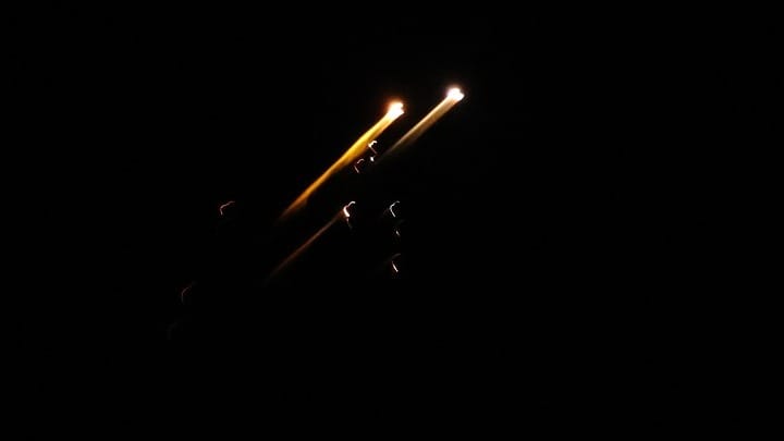 Ένας νεκρός εξαιτίας θραυσμάτων πυραύλου που καταρρίφθηκε στο Αμπού Ντάμπι (αρχές των ΗΑΕ)