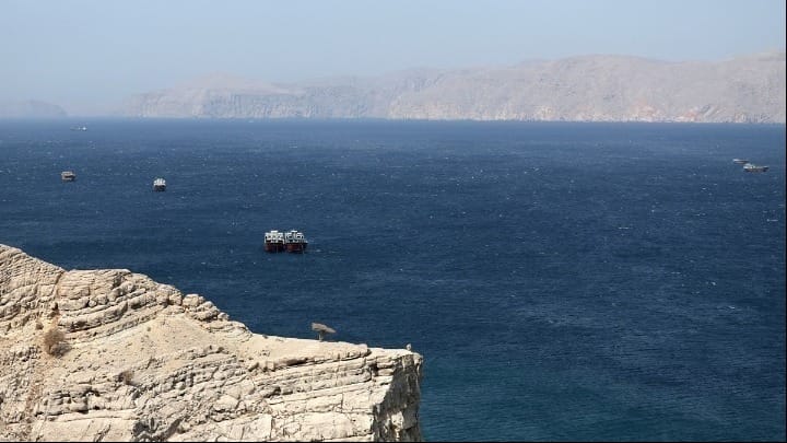 Η ΕΕ επιδιώκει διπλωματική επίλυση για το Στενό του Χορμούζ