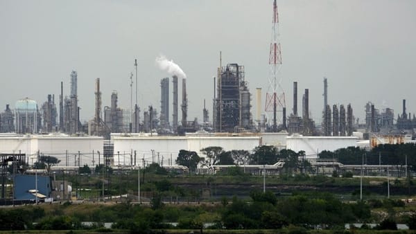 Η παραγωγή πετρελαίου από την κοινοπραξία υπό την Exxon Mobil στη Γουιάνα έφθασε  τα 900.000 βαρέλια την ημέρα