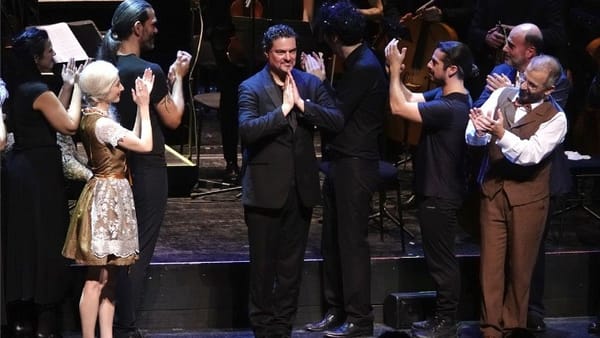 Ο Γ. Πέτρου απογείωσε το «Candide» του Bernstein στο κατάμεστο Μέγαρο Μουσικής