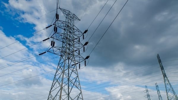 Χαμηλότερες από τον μέσο όρο της ΕΕ οι τιμές για ρεύμα και φυσικό αέριο