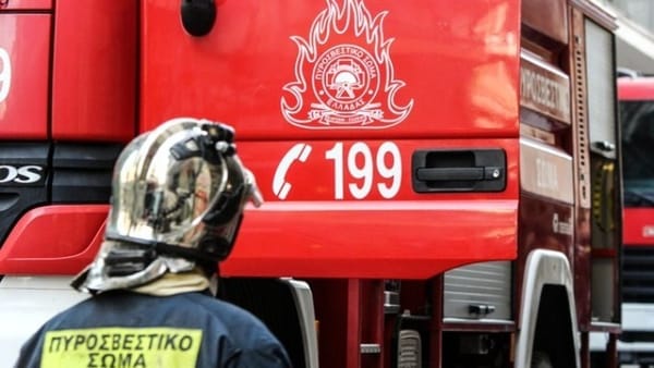 Πυρκαγιά σε διαμέρισμα στον Ταύρο - Χωρίς τις αισθήσεις του ανασύρθηκε ένας άνδρας