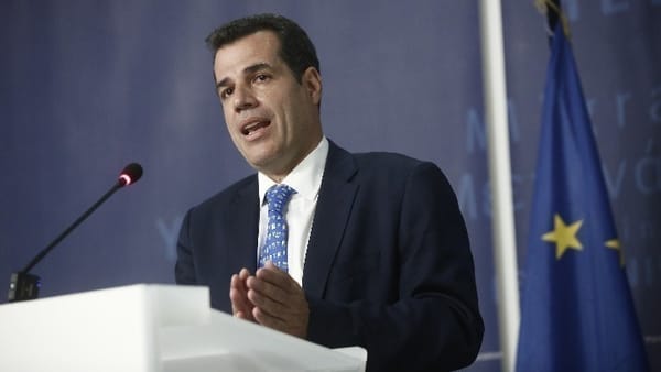 Θ. Πλεύρης: Μελετούμε το ρυθμιστικό πλαίσιο άλλων χωρών – Ερώτηση Στ. Φωτόπουλου για θέσπιση απαγόρευσης πλήρους κάλυψης προσώπου