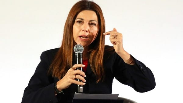 Athens Alitheia Forum - Σ. Ζαχαράκη: Πολυδιάστατο το έργο που μπορεί να γίνει μέσα στο σχολείο, για την ανάπτυξη κριτικών αναγνωστών