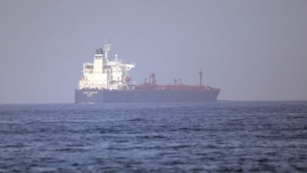 Καλά στην υγεία τους οι 22 ναυτικοί έπειτα από επίθεση σε ελληνόκτητο δεξαμενόπλοιο στον Περσικό Κόλπο
