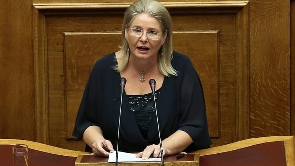 Παραδόθηκε η Ελένη Ζαρούλια στο ΑΤ Πεύκης για να οδηγηθεί στη φυλακή