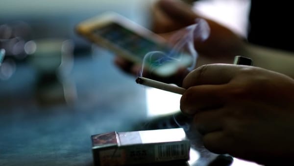 Από τις ελάχιστες χώρες η Ελλάδα όπου αυξάνεται το κάπνισμα και το άτμισμα στους εφήβους - Εκπρόσωποι ΠΟΥ και ειδικοί μιλούν στο ΑΠΕ-ΜΠΕ