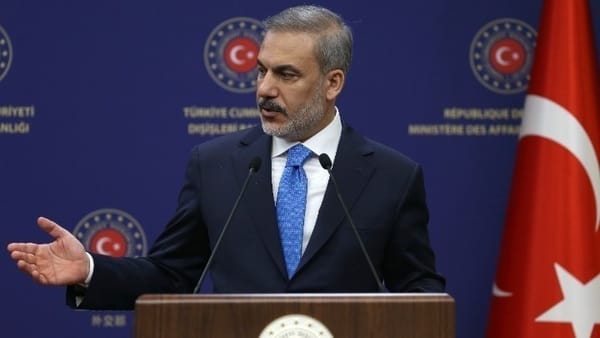 Χ. Φιντάν: «Τεράστιο σφάλμα αυτός ο πόλεμος - Η Τουρκία δεν θέλει να εμπλακεί ούτε πρόκειται να απαντήσει στο Ιράν»