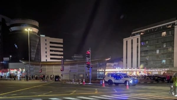 Επαναλειτουργεί σταδιακά το αεροδρόμιο του Ντουμπάι - Ένας νεκρός από πτώση πυραύλου στο Αμπού Ντάμπι
