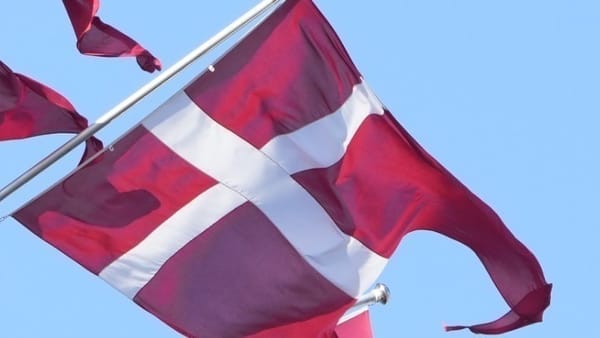 Η Κοπεγχάγη θα εξετάσει με ποιον τρόπο μπορεί να συνεισφέρει ώστε να επιτρέπονται οι διελεύσεις από το Στενό του Χορμούζ