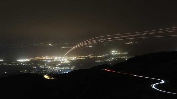 Οι ηγέτες της Σαουδικής Αραβίας και των ΗΑΕ κατηγορούν το Ιράν για "επικίνδυνη κλιμάκωση" --Το Κατάρ δηλώνει ότι μια διπλωματική λύση είναι δυνατή, αν η Ισλαμική Δημοκρατία "σταματήσει τις επιθέσεις"