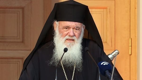Mαθητές που βραβεύθηκαν στον 2ο Πανελλήνιο Μαθητικό Διαγωνισμό: «Μικρά Ασία - Πόντος: Ενθυμήματα» στον Αρχιεπίσκοπο