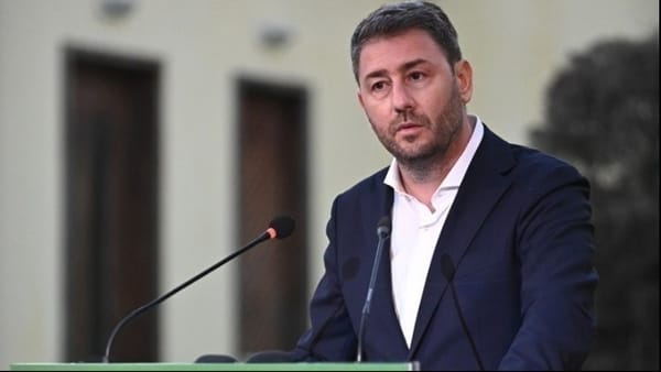 Τον Πάρι Κουκουλόπουλο προτείνει για αντιπρόεδρο της Βουλής, ο Νίκος Ανδρουλάκης