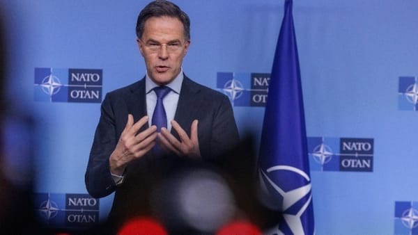 Μαρκ Ρούτε: Οι σύμμαχοι στο ΝΑΤΟ συζητούν συλλογικά τρόπους για να ανοίξουν τα στενά του Χορμούζ