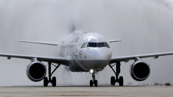 Ισραήλ: Σοβαρές ζημιές σε τρία ιδιωτικά αεροσκάφη στο αεροδρόμιο Μπεν Γκουριόν από θραύσματα ιρανικών πυραύλων