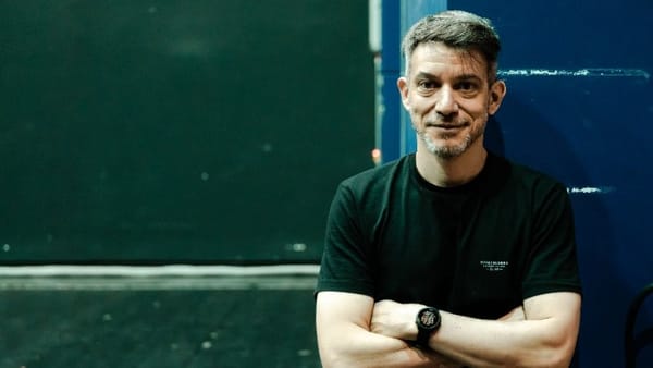 Η «Άννα Μπολένα» αλλιώς – Ο Θέμελης Γλυνάτσης μιλάει στο ΑΠΕ-ΜΠΕ για τη νέα παραγωγή της ΕΛΣ